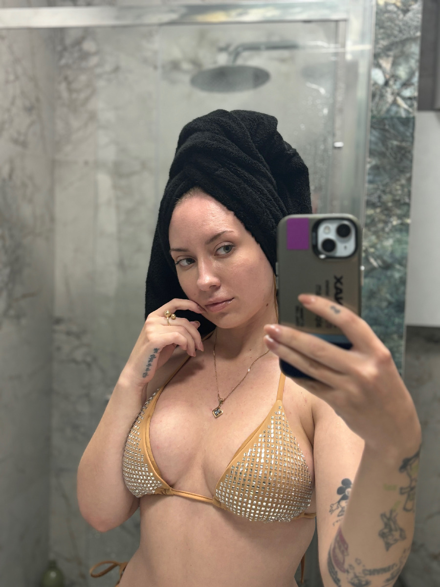 Nude girl KateV in Zagreb