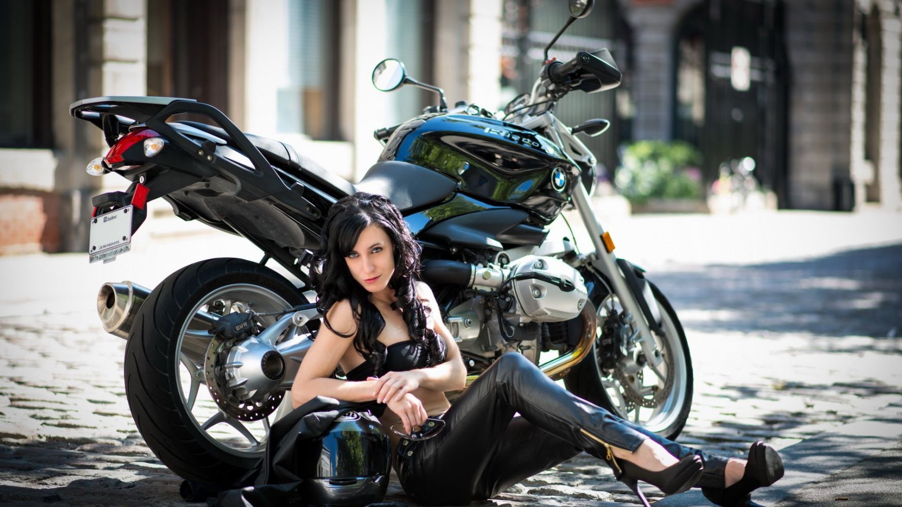 Fresh photos, fresh mood — European women on bikes online in Zagreb