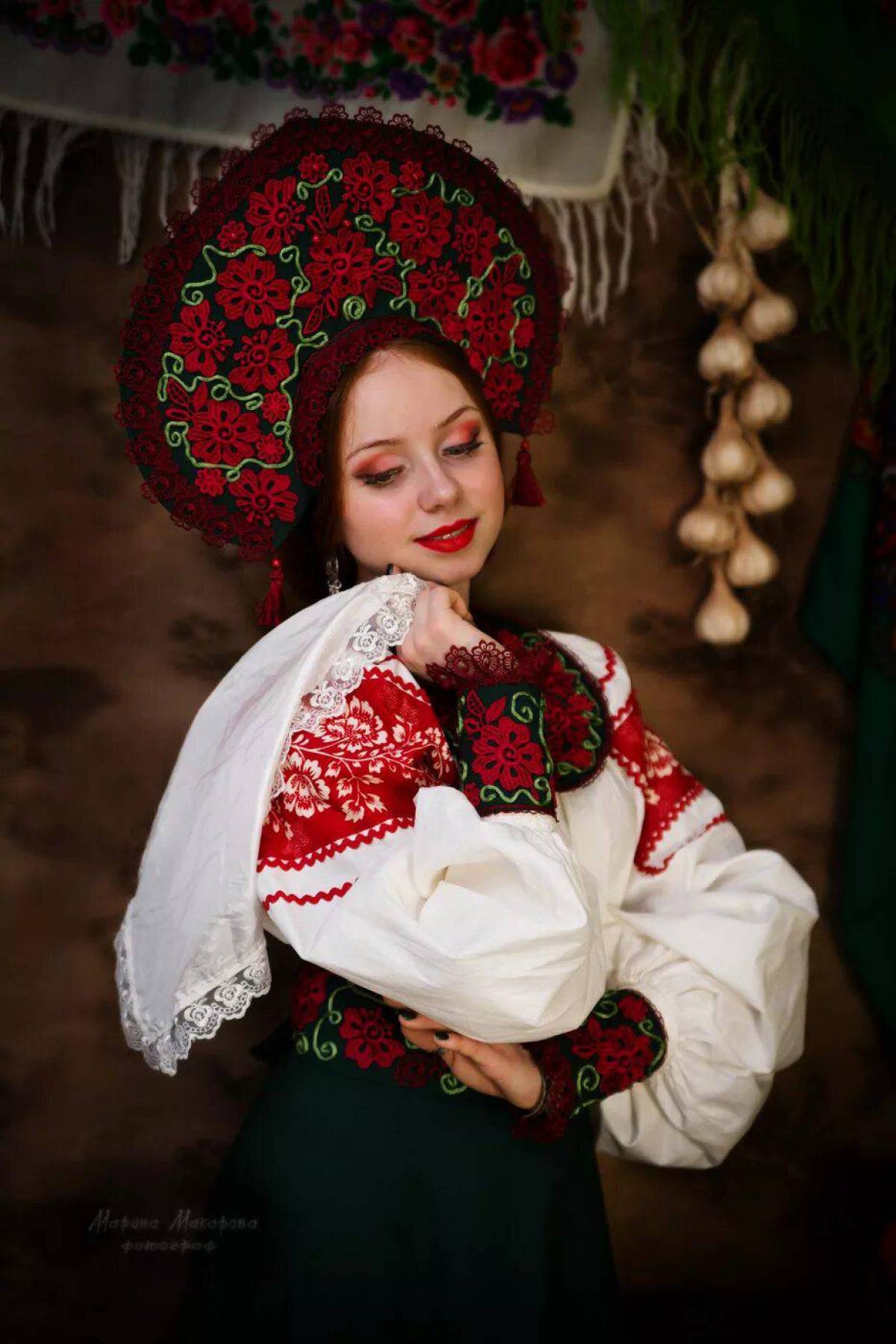 Take a pause and enjoy Women in Slavic costumes — streaming from Zagreb