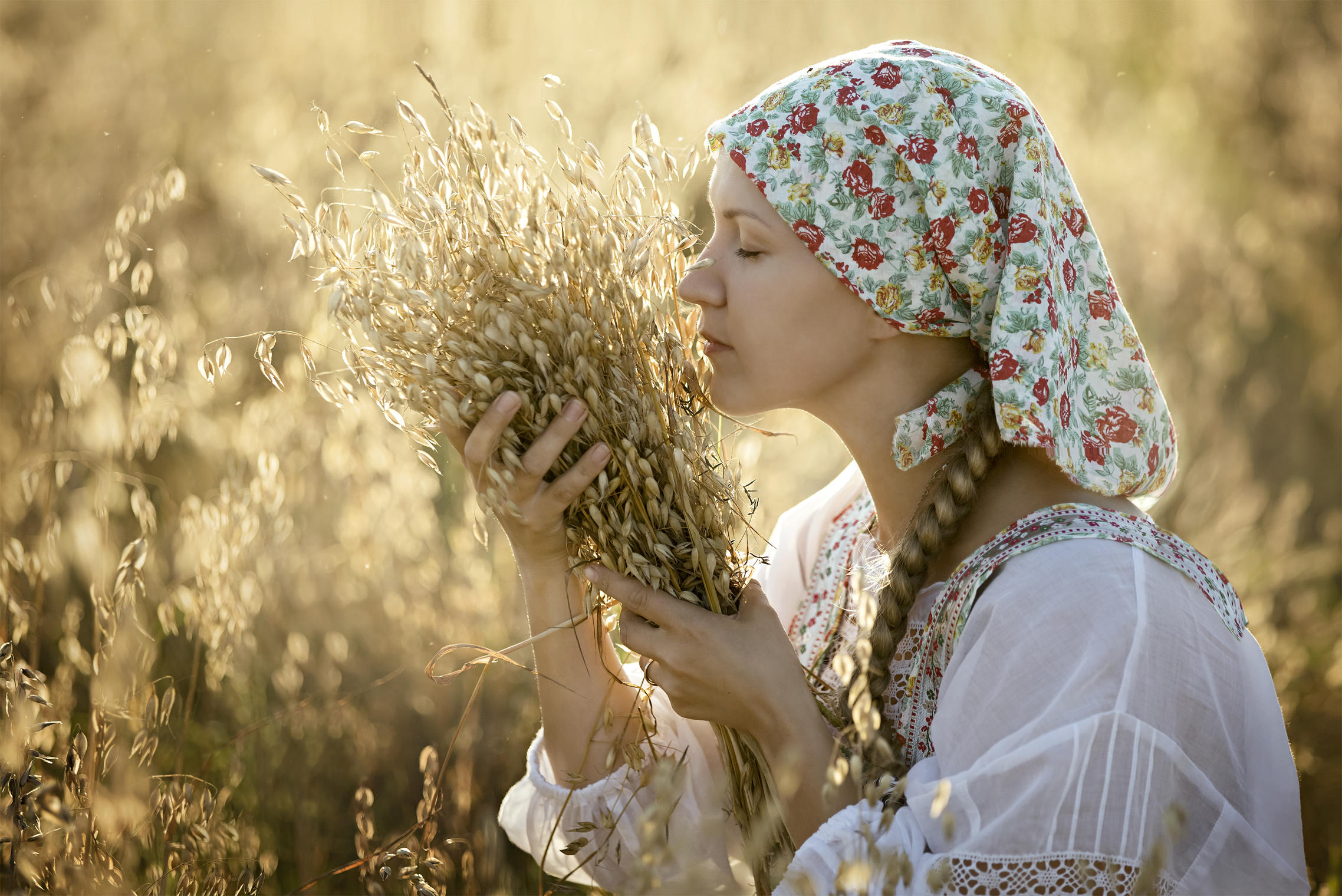 Photo Women in Slavic costumes in Zagreb
