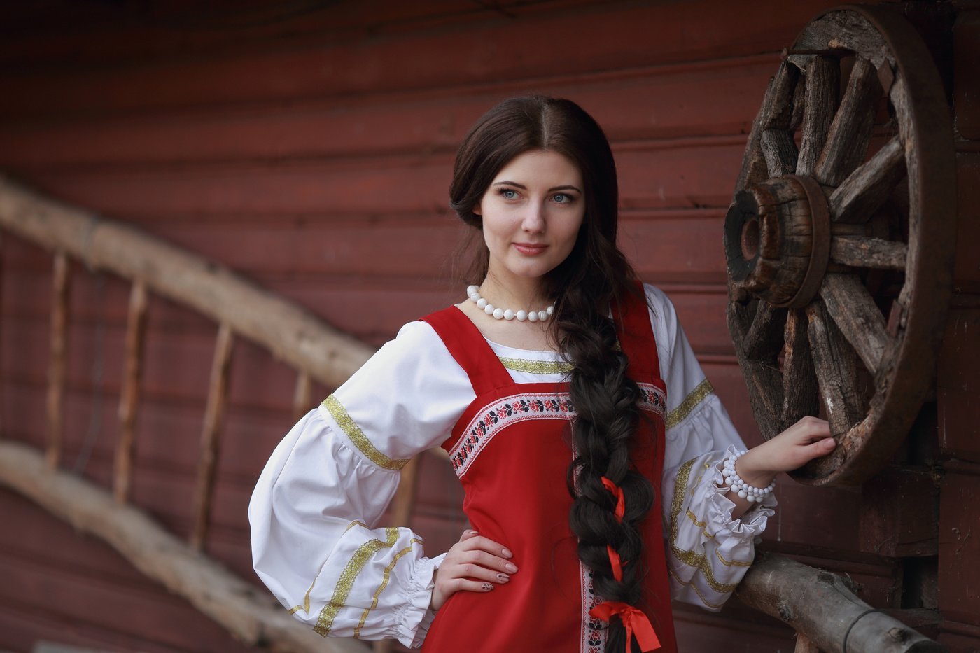 Girls in Slavic costumes’s look of the day — catch her live in Zagreb